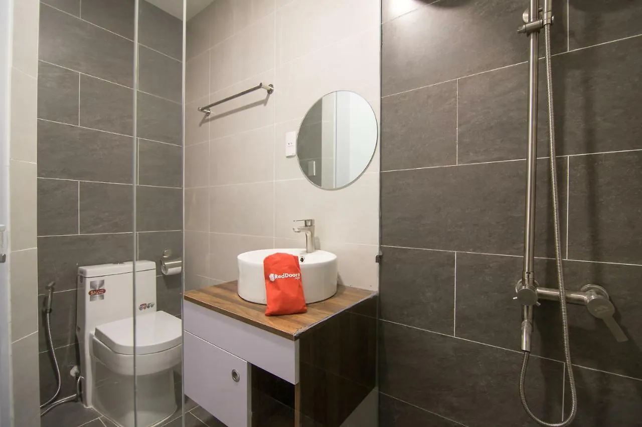 Reddoorz Plus @ Tran Quang Khai Street Ho Chi Minh City