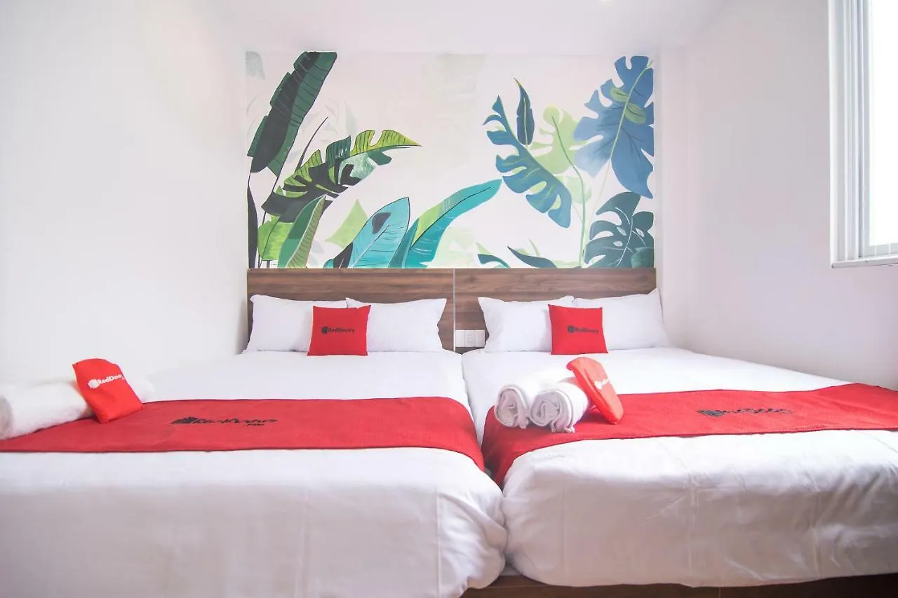 Reddoorz Plus @ Tran Quang Khai Street Ho Chi Minh City Hotel