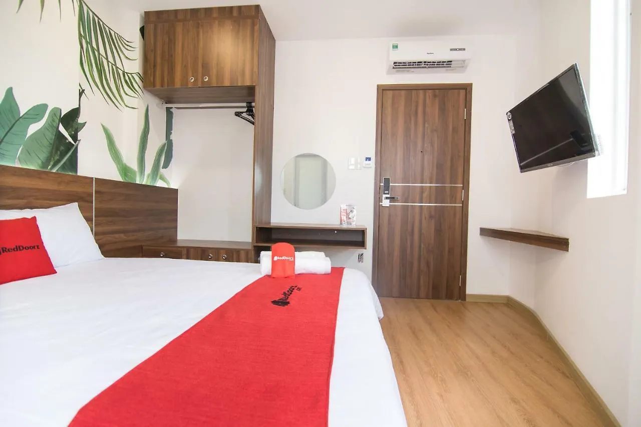 Reddoorz Plus @ Tran Quang Khai Street Ho Chi Minh City