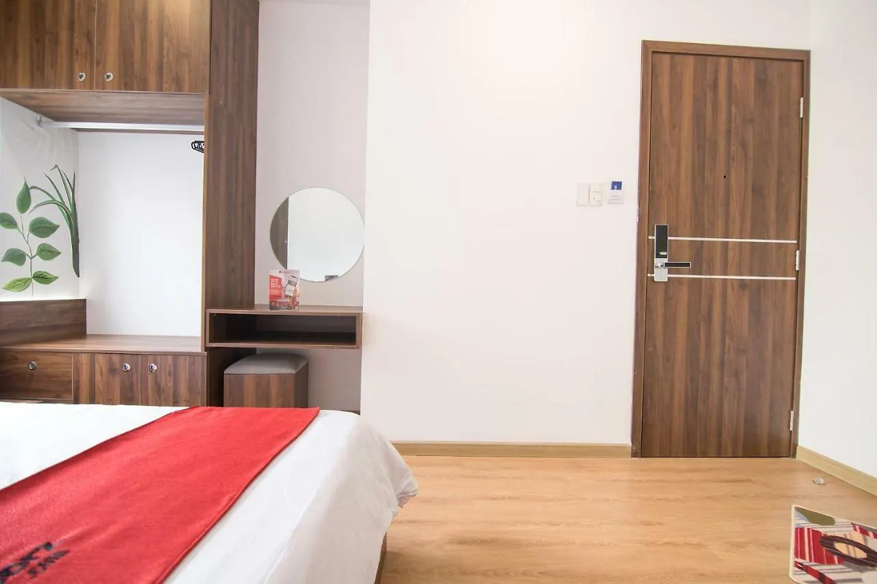 Reddoorz Plus @ Tran Quang Khai Street Ho Chi Minh City Vietnam