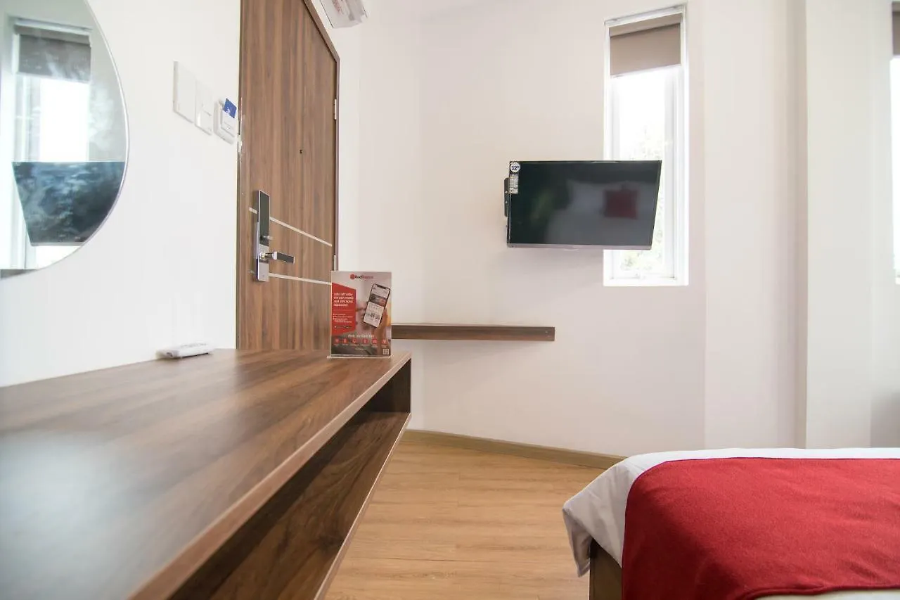 Hotel Reddoorz Plus @ Tran Quang Khai Street Ho Chi Minh City