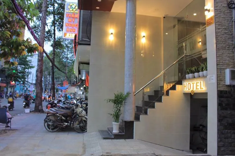 Reddoorz Plus @ Tran Quang Khai Street Ho Chi Minh City Hotel