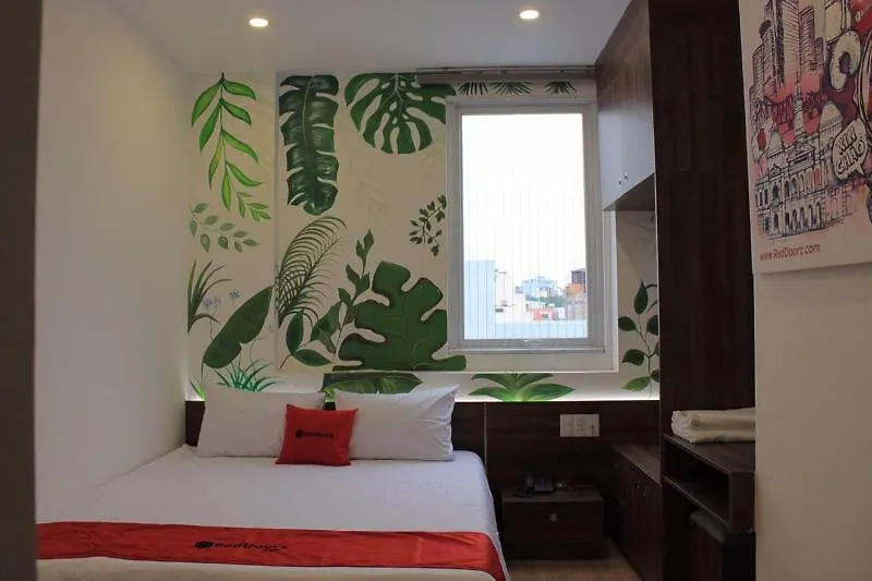 Reddoorz Plus @ Tran Quang Khai Street Ho Chi Minh City Hotel